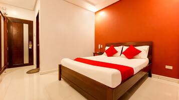 Escritorio, wifi gratis y ropa de cama