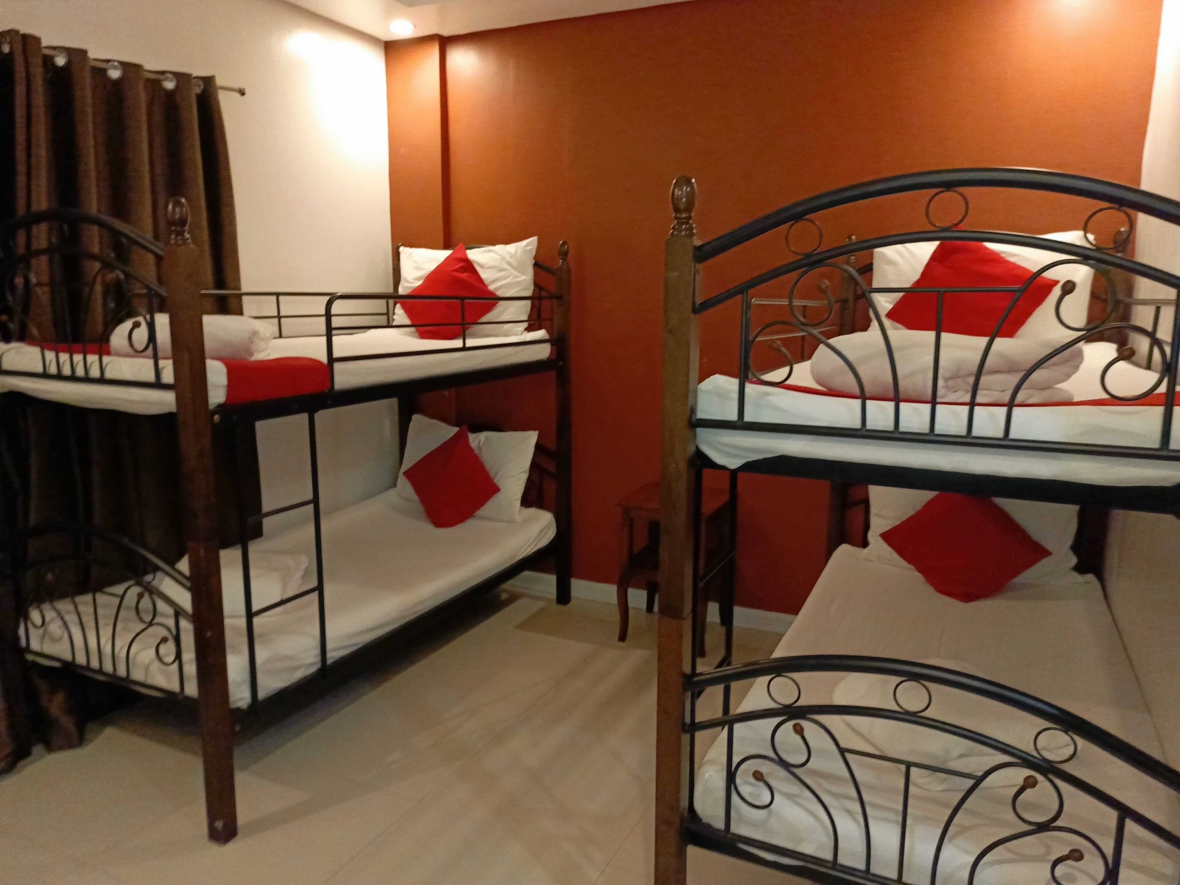 standard quadruple room | 1 bedroom, desk, free wifi, bed sheets