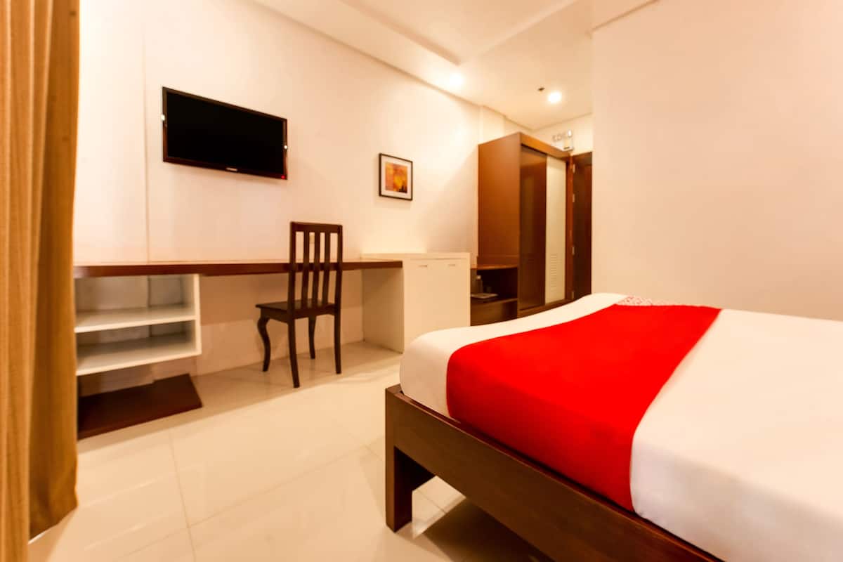 Desk, free WiFi, bed sheets
