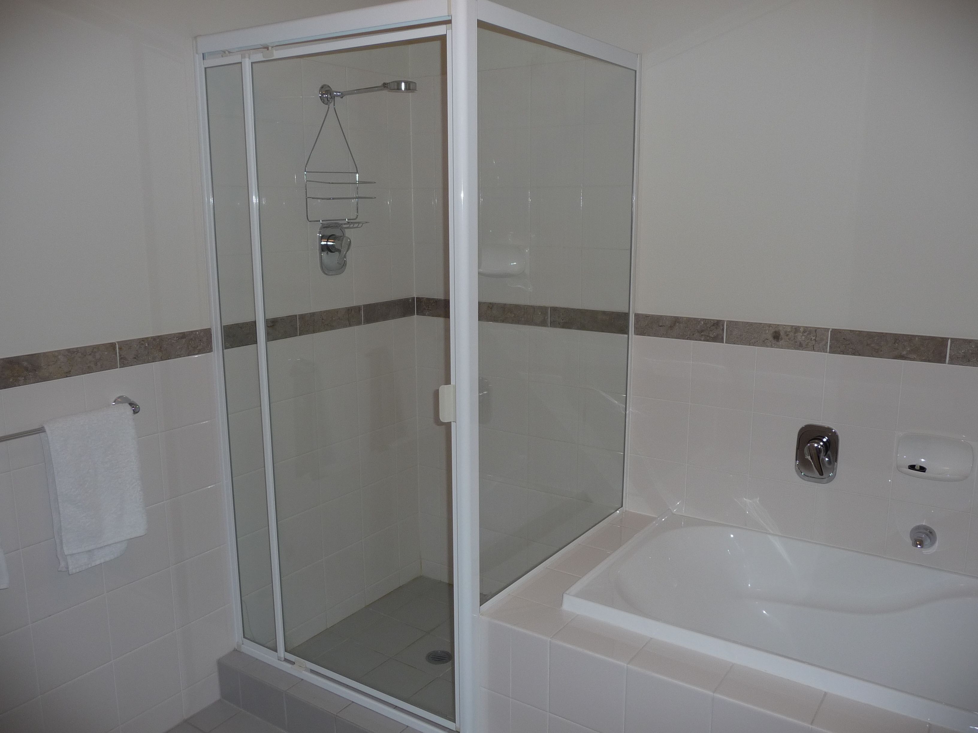 family apartment, 3 bedrooms, 2 bathrooms | bathroom | separate bathtub and shower, free toiletries, hair dryer, towels