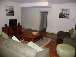 Family Apartment, 3 Bedrooms, 2 Bathrooms | Living area | LED TV, DVD player - City Escape 3BD in Adelaides East End 6 (Adelaide)
