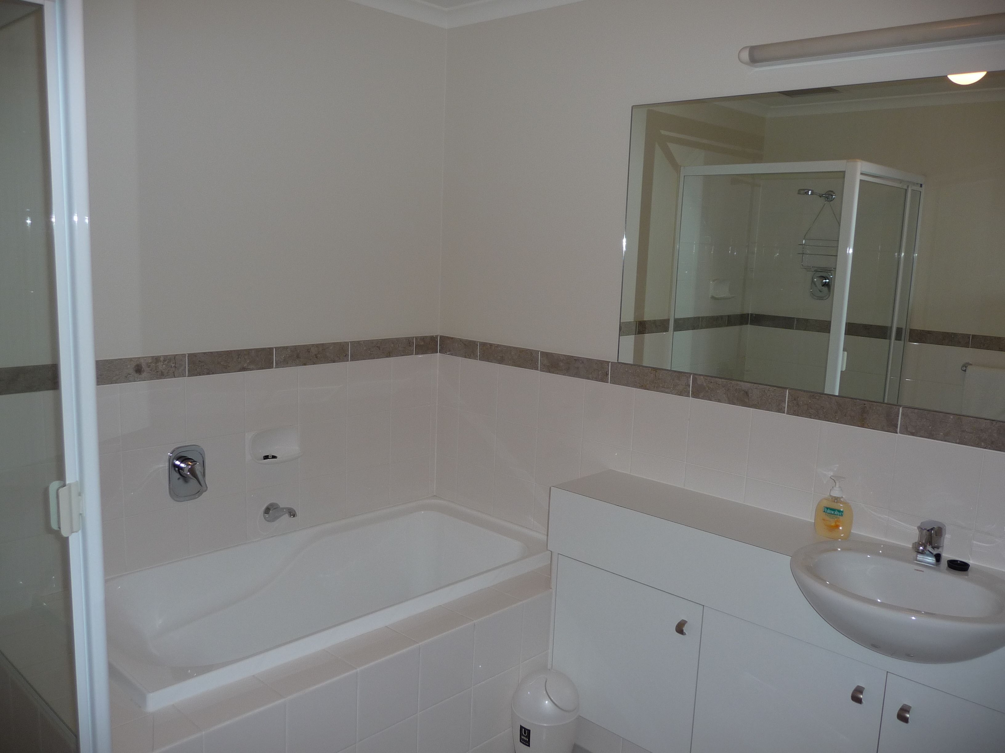 family apartment, 3 bedrooms, 2 bathrooms | bathroom | separate bathtub and shower, free toiletries, hair dryer, towels