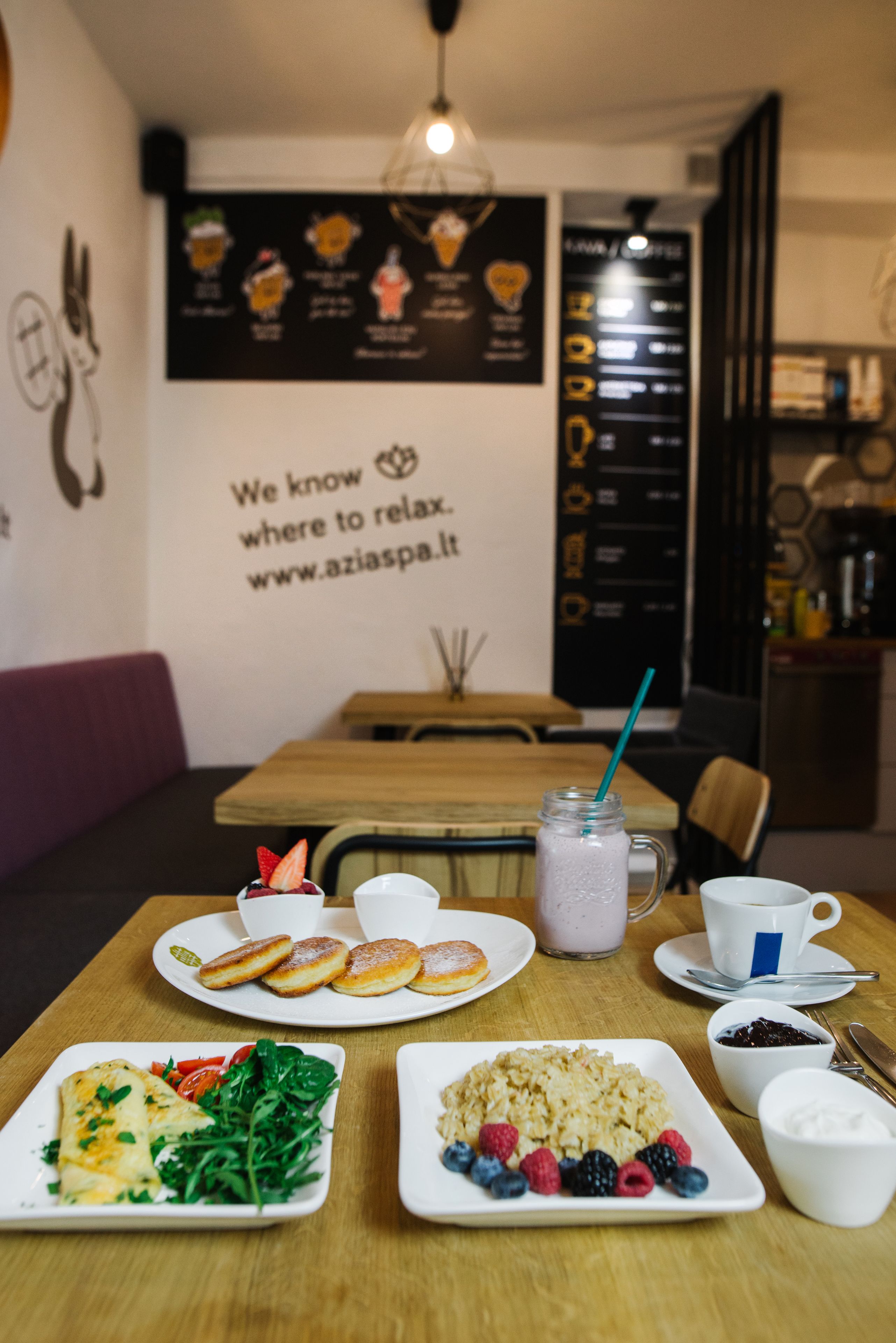 daily cooked-to-order breakfast (eur 8 per person)