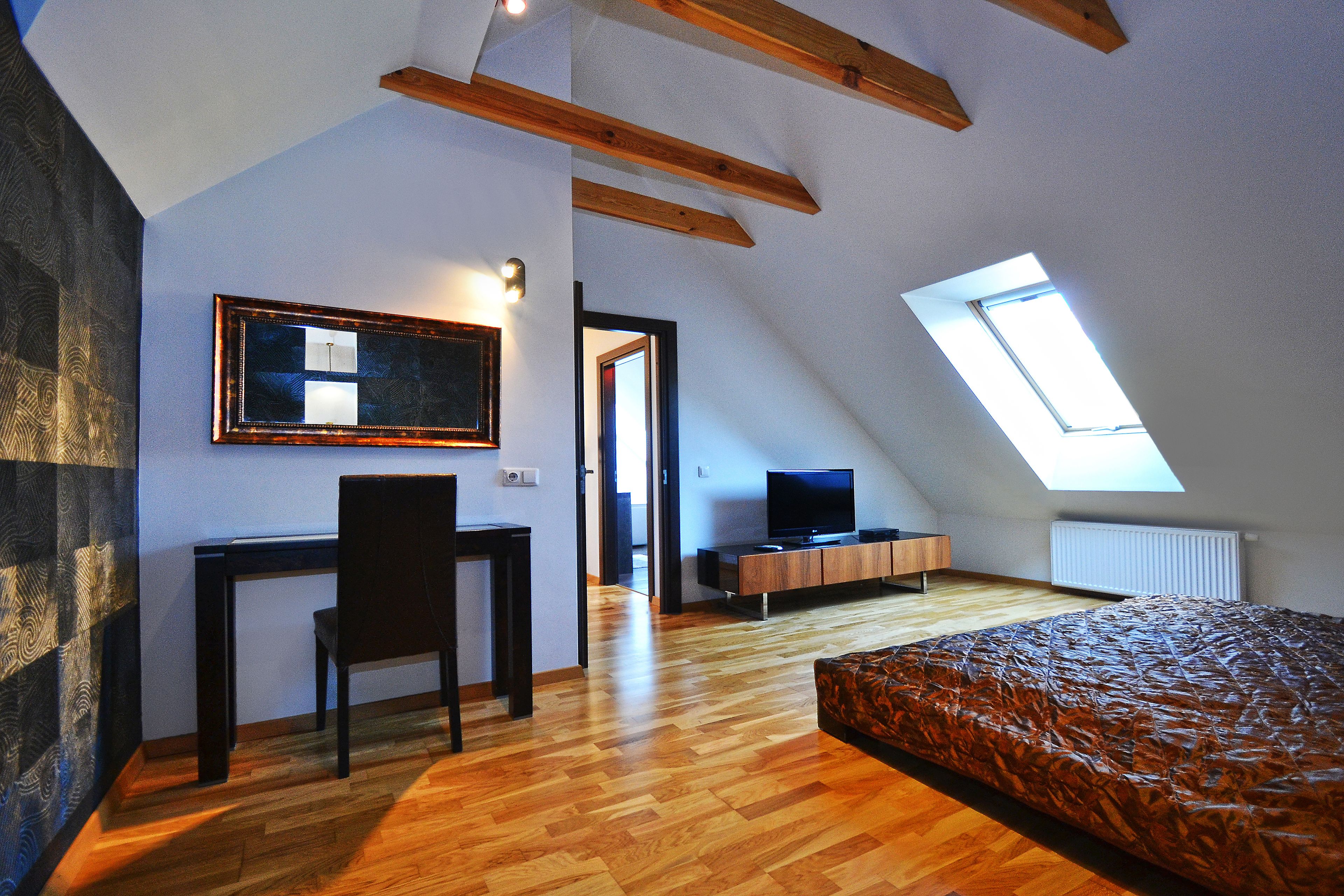 apartment, 2 bedrooms | desk, soundproofing, iron/ironing board, free cots/infant beds