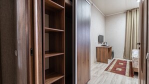 Standard Single Room | In-room safe, desk, iron/ironing board (on request) - Madanur hotel (Karakol)
