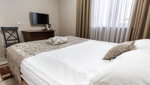 Standard Single Room | In-room safe, desk, iron/ironing board (on request) - Madanur hotel (Karakol)