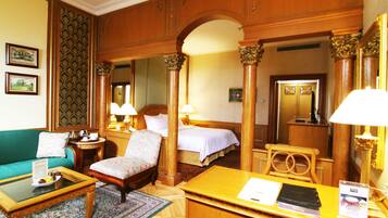 Suite Premium | Minibar, coffres-forts dans les chambres, bureau, Wi-Fi gratuit