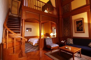 家庭套房 | 起居区 | LED 电视