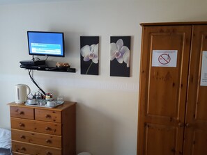 Standard Double Room | Desk, iron/ironing board, free WiFi, bed sheets - Townhouse B&B (Skipton)