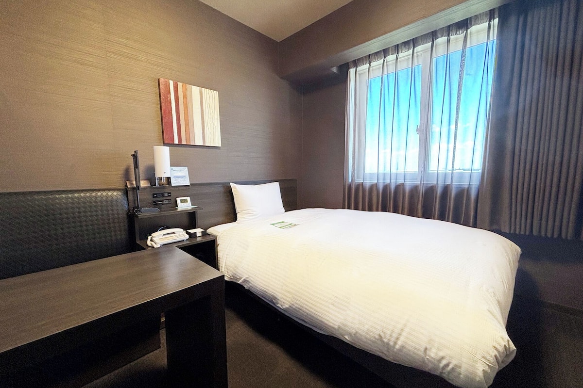 comfort single room, non smoking | desk, free wifi, bed sheets