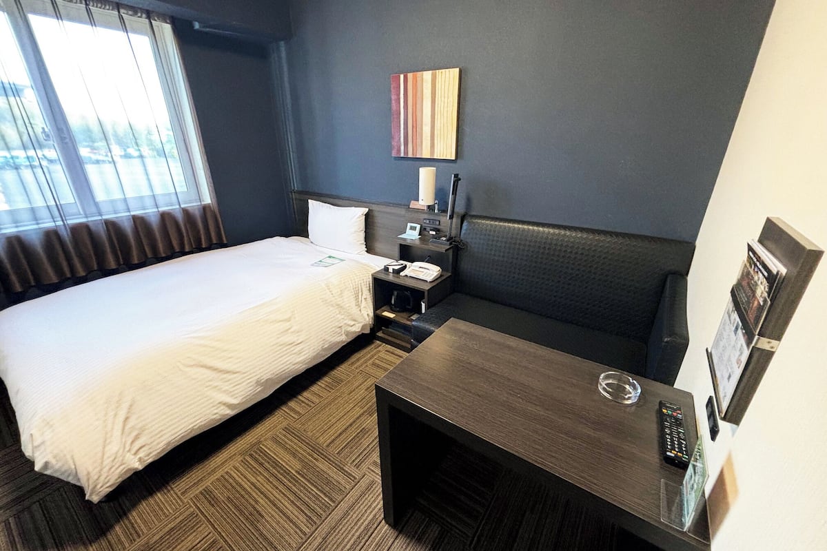 single room, smoking | desk, free wifi, bed sheets