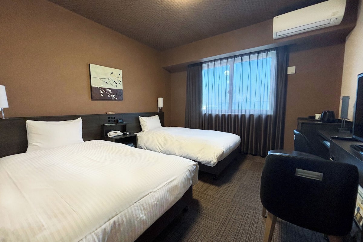 twin room, non smoking | desk, free wifi, bed sheets