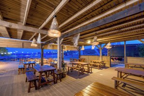 Breakfast, lunch and dinner served - Surf Egitim Merkezi Oteli (Gökçeada)
