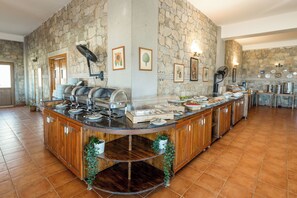 Frokost, lunsj og middag serveres, internasjonale retter 