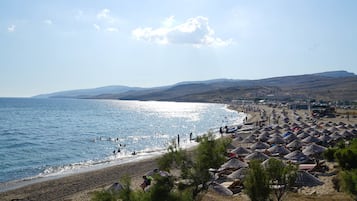 Private beach, free beach shuttle, sun loungers, beach umbrellas