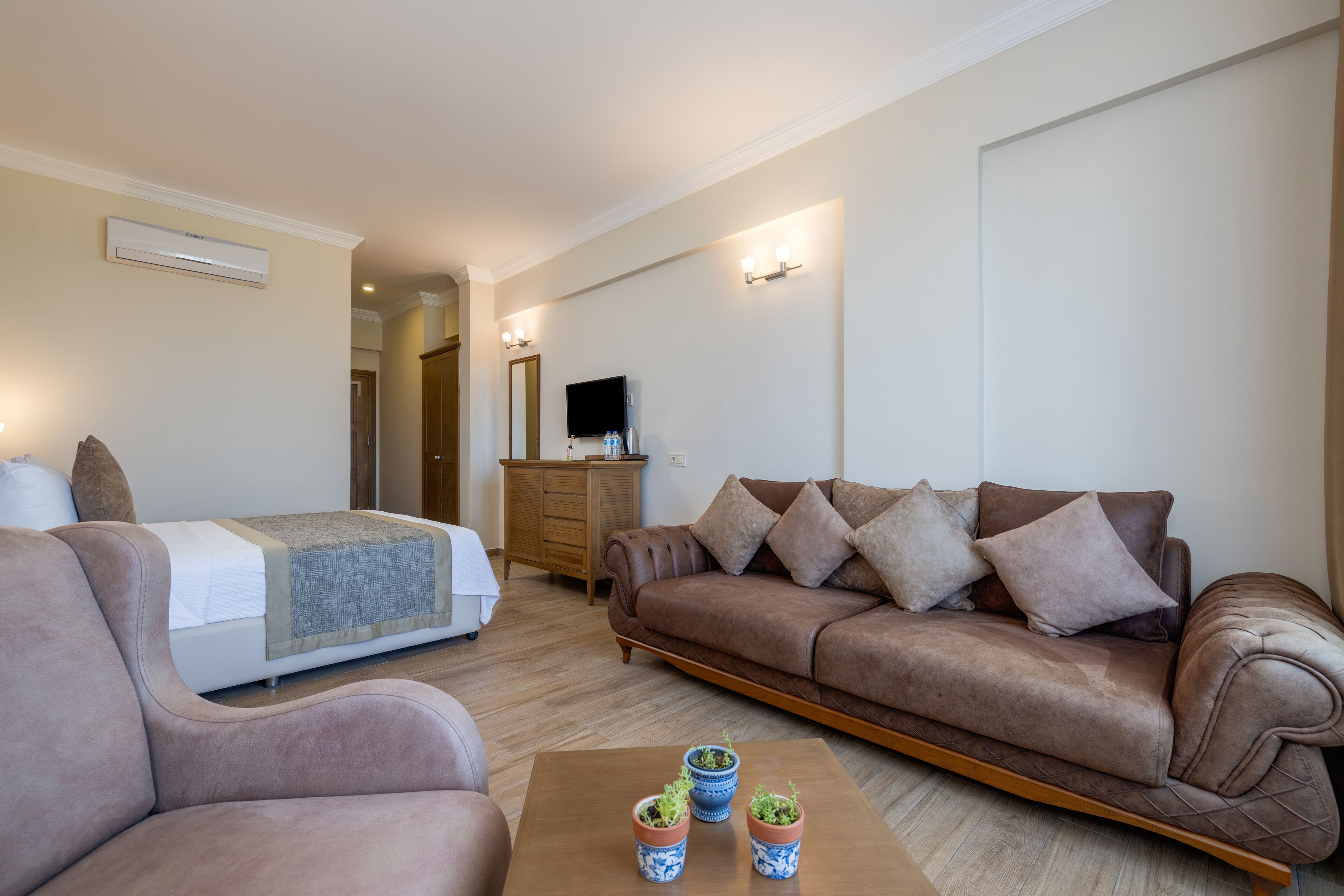 deluxe triple room | 1 bedroom, premium bedding, minibar, in-room safe