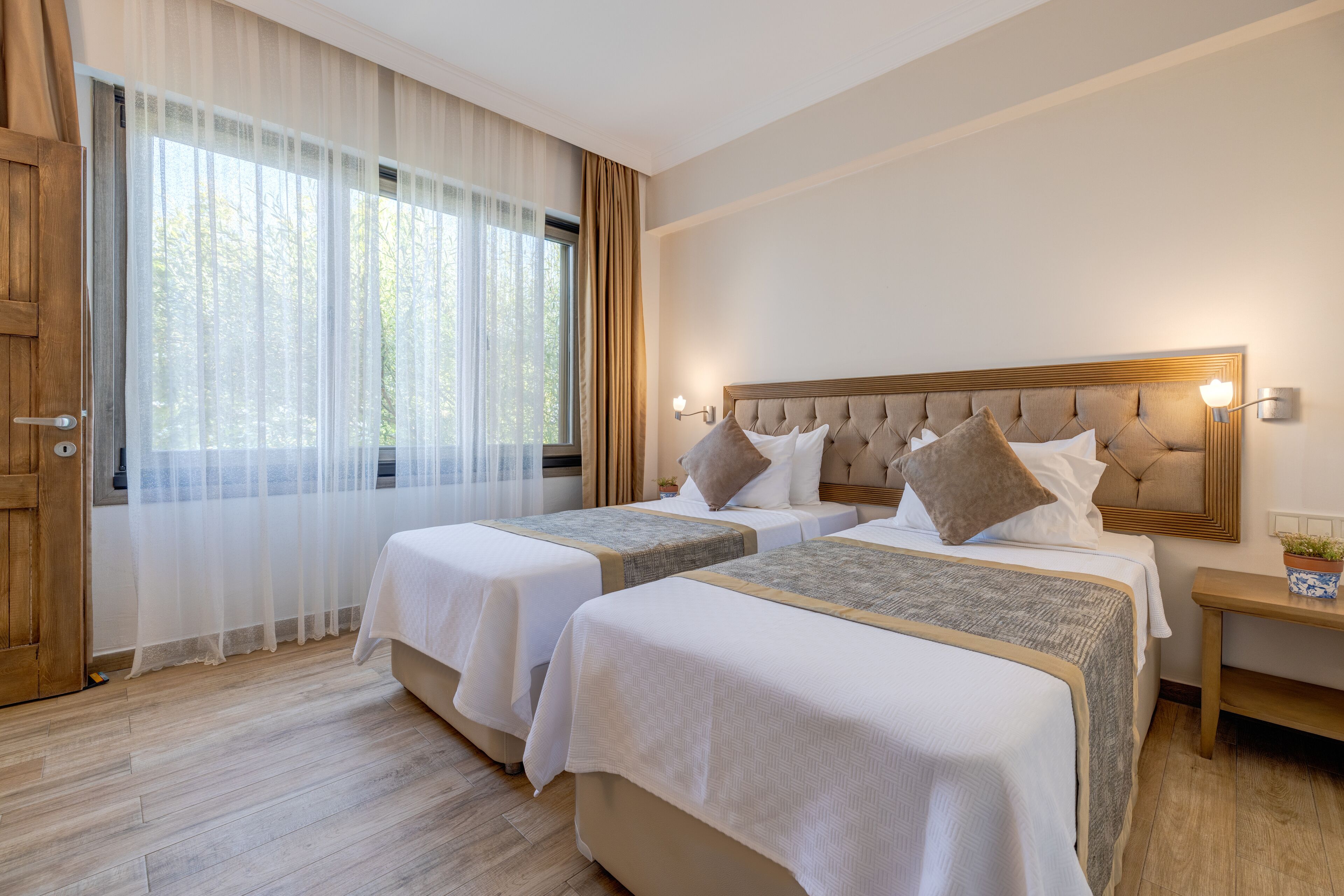 family room | 1 bedroom, premium bedding, minibar, in-room safe