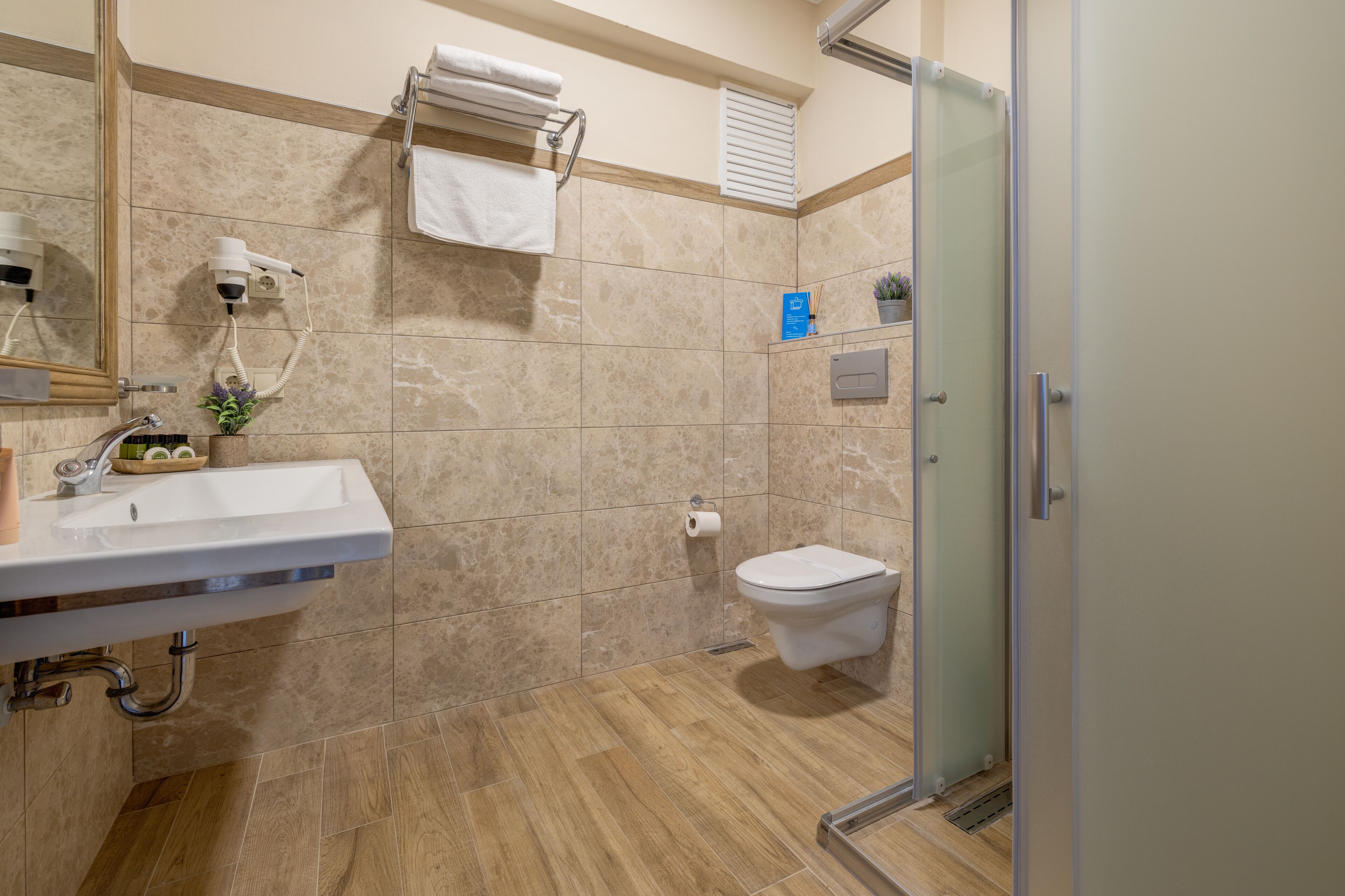 1 bedroom, premium bedding, minibar, in-room safe