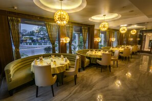 Restaurant - The India Benares (Varanasi)