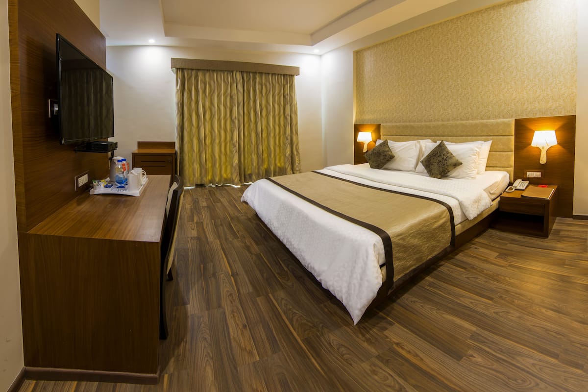 Kamar Deluks, pemandangan kota | Seprai premium, brankas, meja kerja, dan setrika/meja setrika