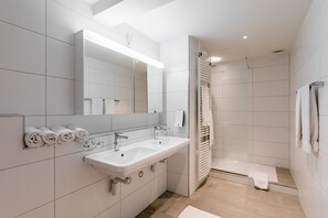 Family Room | Bathroom