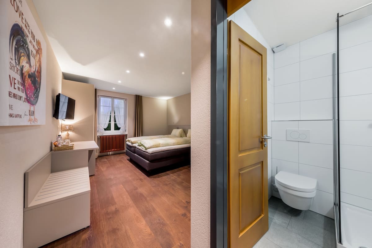 minibar, desk, cots/infant beds, free wifi