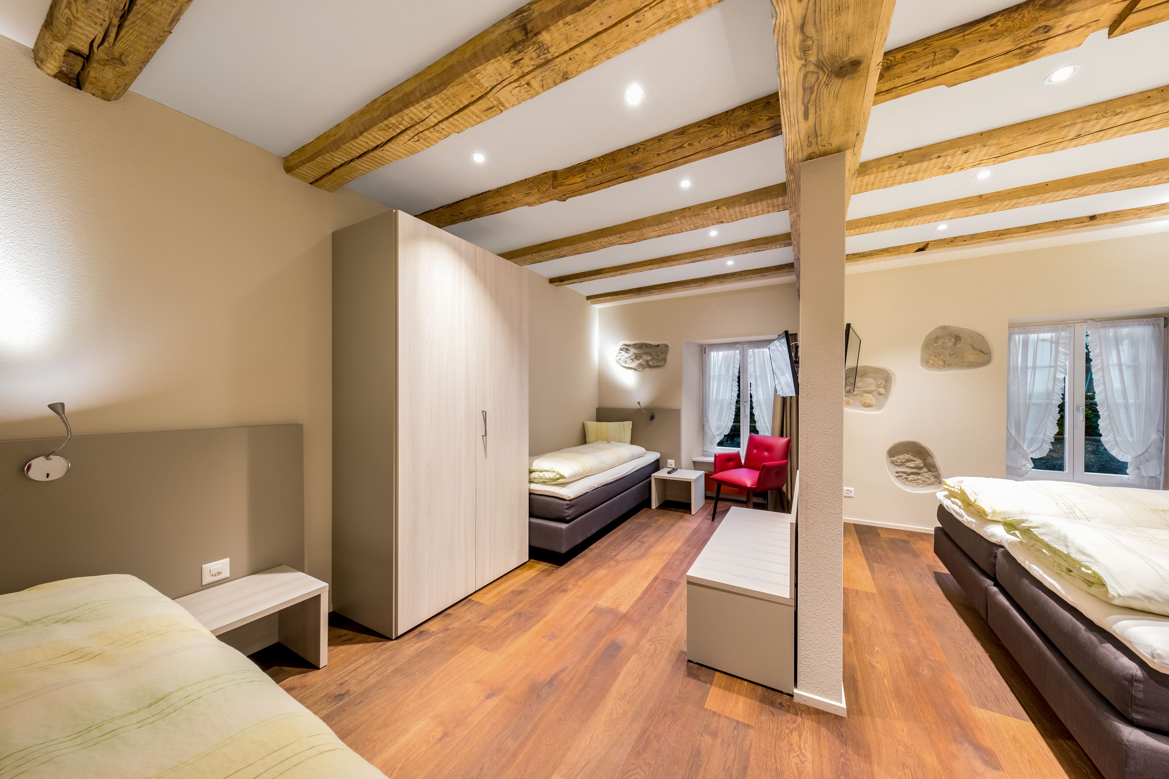 family room | minibar, desk, cots/infant beds, free wifi