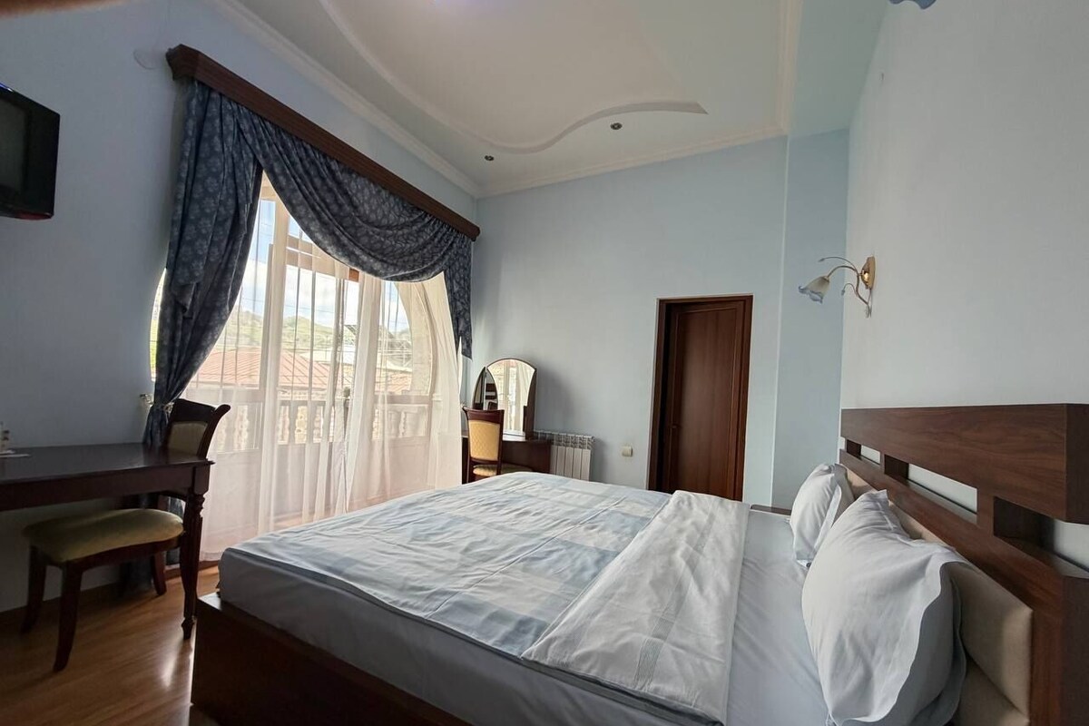 Ropa de cama de alta calidad, colchones Select Comfort y escritorio 
