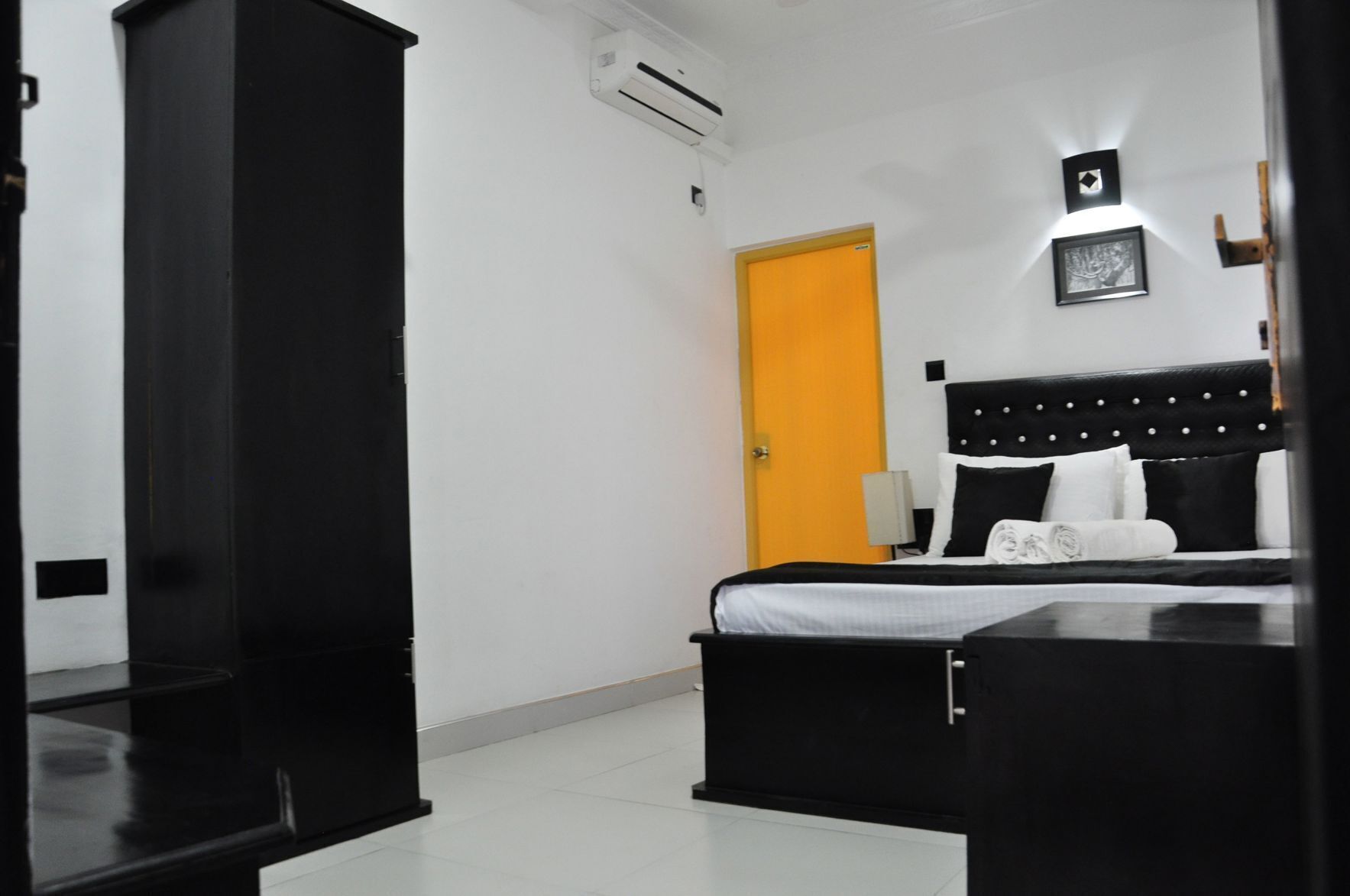 Egyptian cotton sheets, premium bedding, in-room safe, blackout curtains