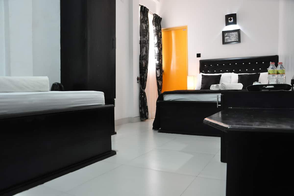 Premium-Dreibettzimmer, Mehrere Betten, Executive-Etage | Bettwäsche aus ägyptischer Baumwolle, hochwertige Bettwaren, Zimmersafe