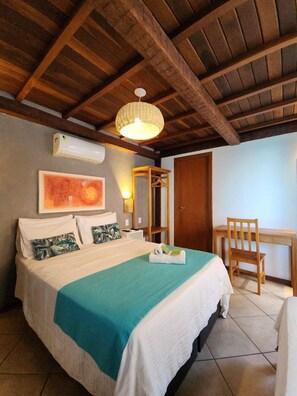 Blackout curtains, free WiFi, bed sheets - Bamboo Búzios Hostel (Búzios)