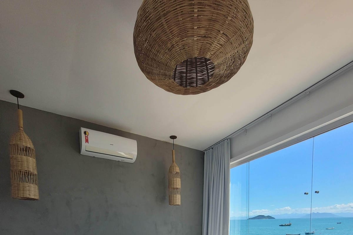 Cortinas blackout, wifi gratis y ropa de cama 