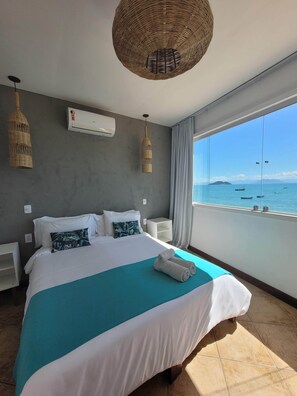 Habitación triple superior, baño privado | Cortinas opacas, wifi gratis, ropa de cama