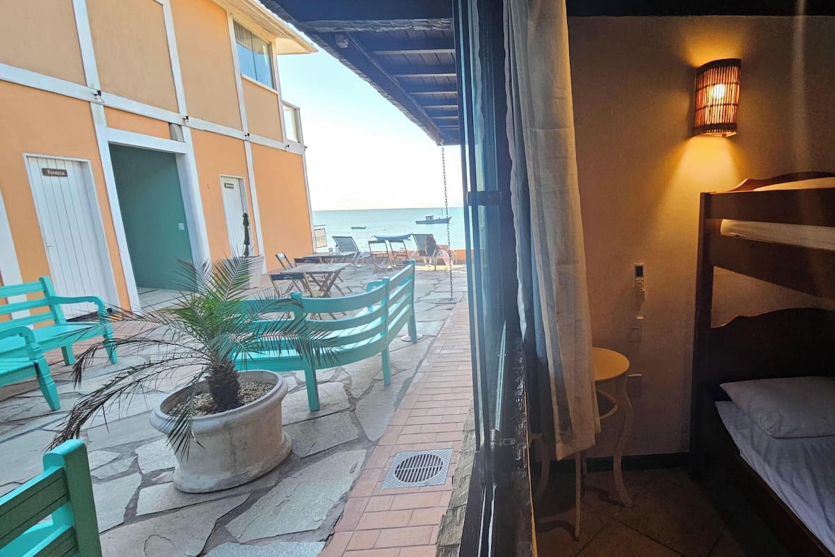 Økonomirom | Blendingsgardiner, wi-fi (inkludert) og sengetøy