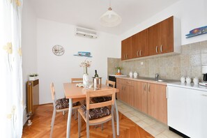 Apartment, 1 Bedroom, Terrace | Private kitchen | Full-size fridge, oven, stovetop, electric kettle