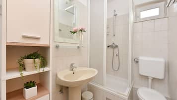 Apartment, 1 Schlafzimmer, Erdgeschoss | Badezimmer