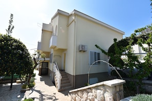 BBQ/picnic area - Adria Apartments (Zadar)