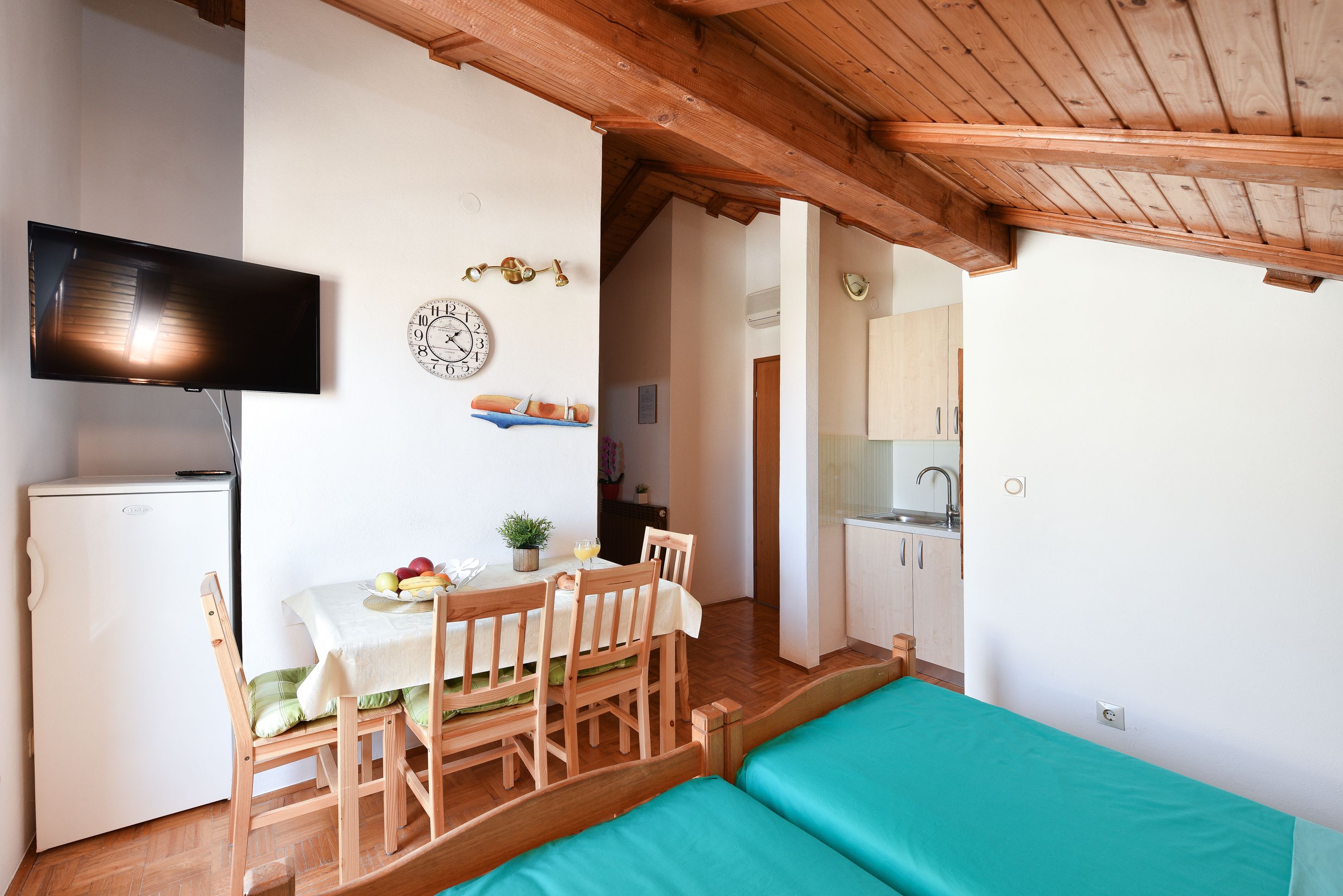 Apartment, 1 Bedroom, Sea View | 1 bedroom, desk, free cribs/infant beds, free WiFi