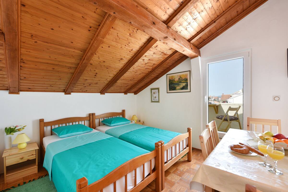 Apartamento, 1 habitación, vistas al mar | 1 dormitorio, escritorio, cunas gratuitas y wifi gratis