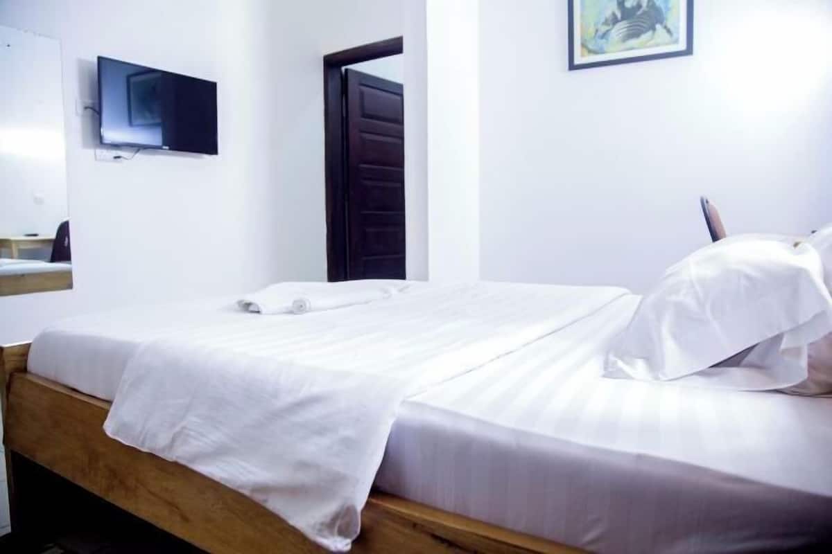 1 bedroom, desk, laptop workspace, iron/ironing board (on request)