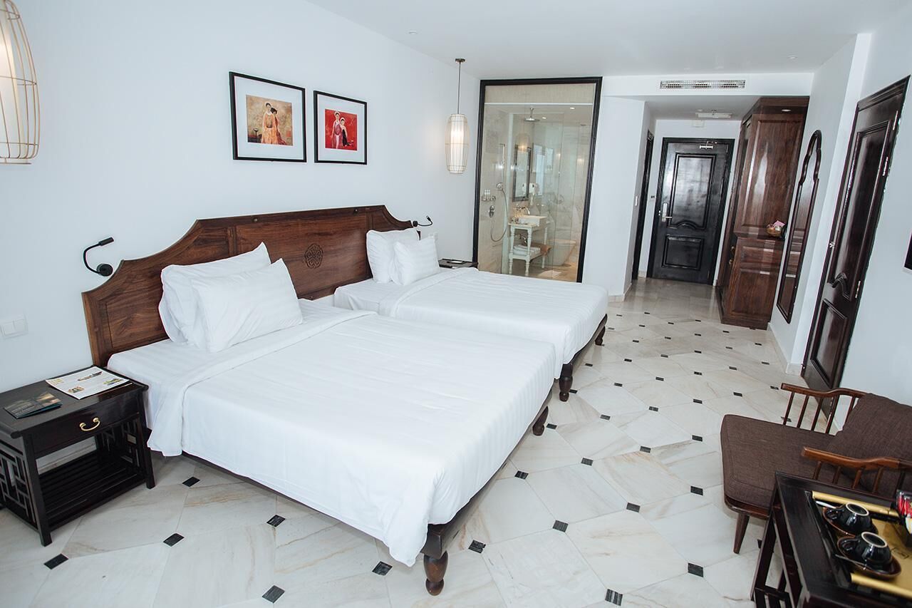 迷你吧、客房内保险箱、办公桌、遮光窗帘