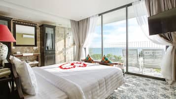 Minibar, in-room safe, desk, blackout curtains