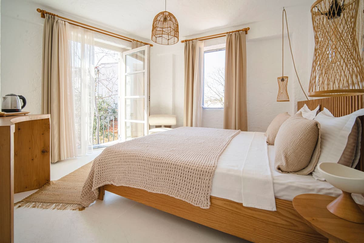Standard Double Room | 1 bedroom, premium bedding, minibar, in-room safe