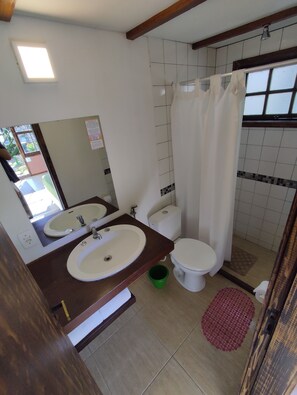 Shower, towels - CONTAINER ECO SUÍTES  (Cabo Frio)