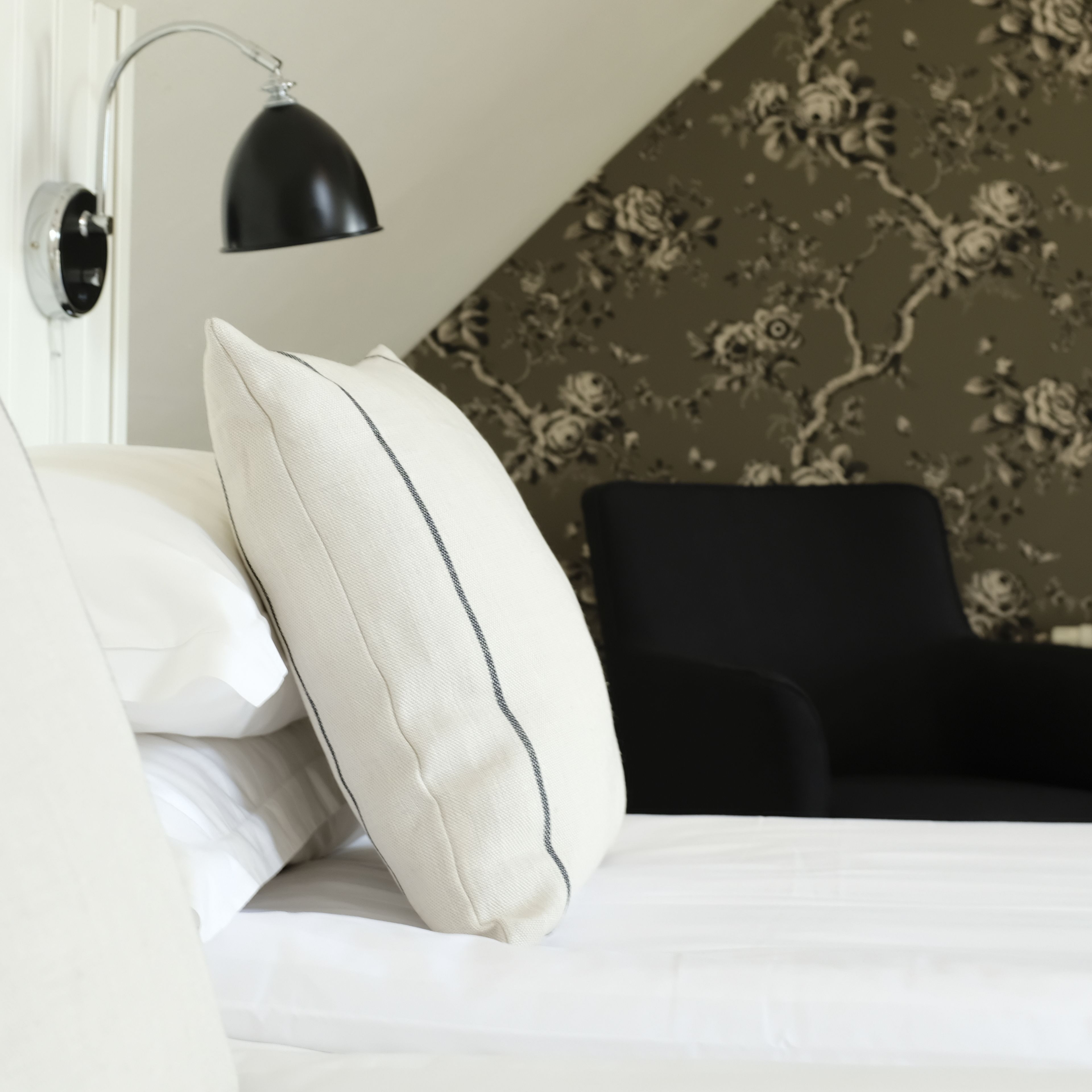 romantic double room | individually decorated, individually furnished, desk, blackout curtains