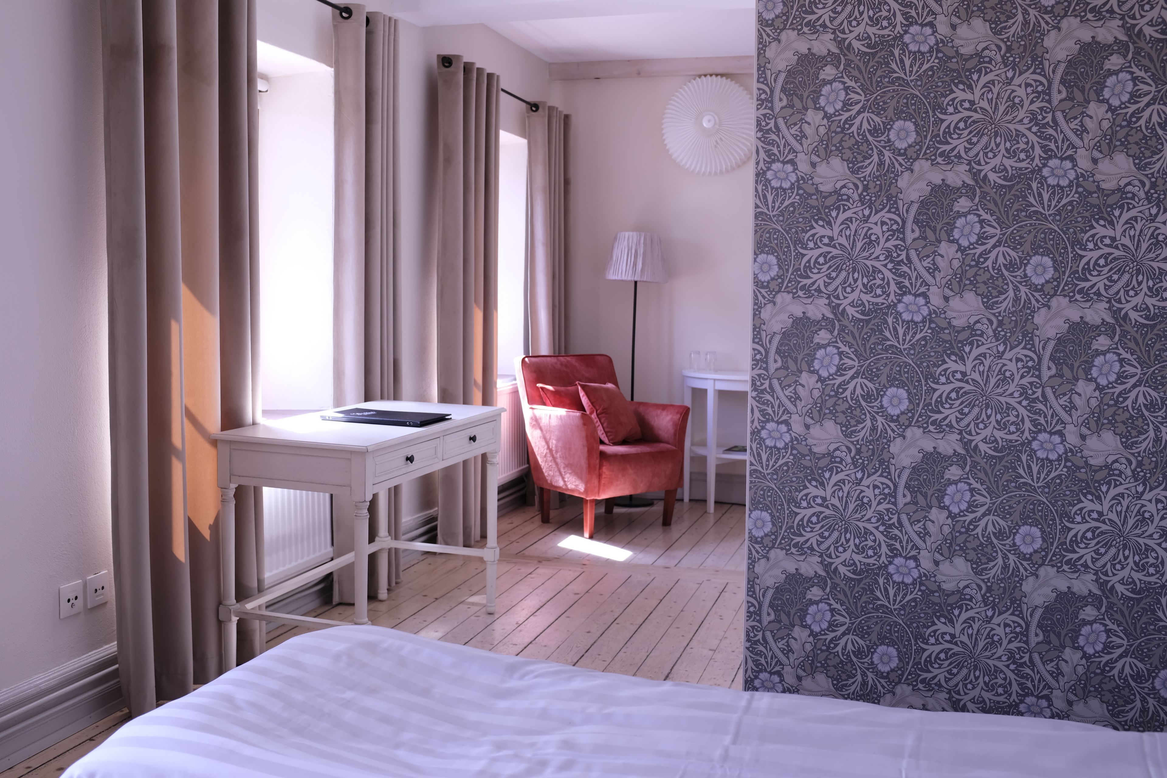 romantic double room | individually decorated, individually furnished, desk, blackout curtains