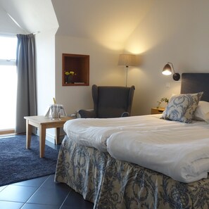 Individually decorated, individually furnished, desk, blackout drapes - Flädie Mat & Vingård (Bjarred)