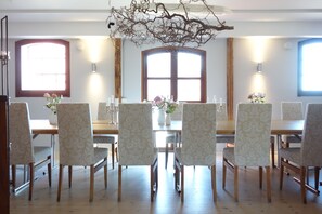 Local and international cuisine - Flädie Mat & Vingård (Bjarred)