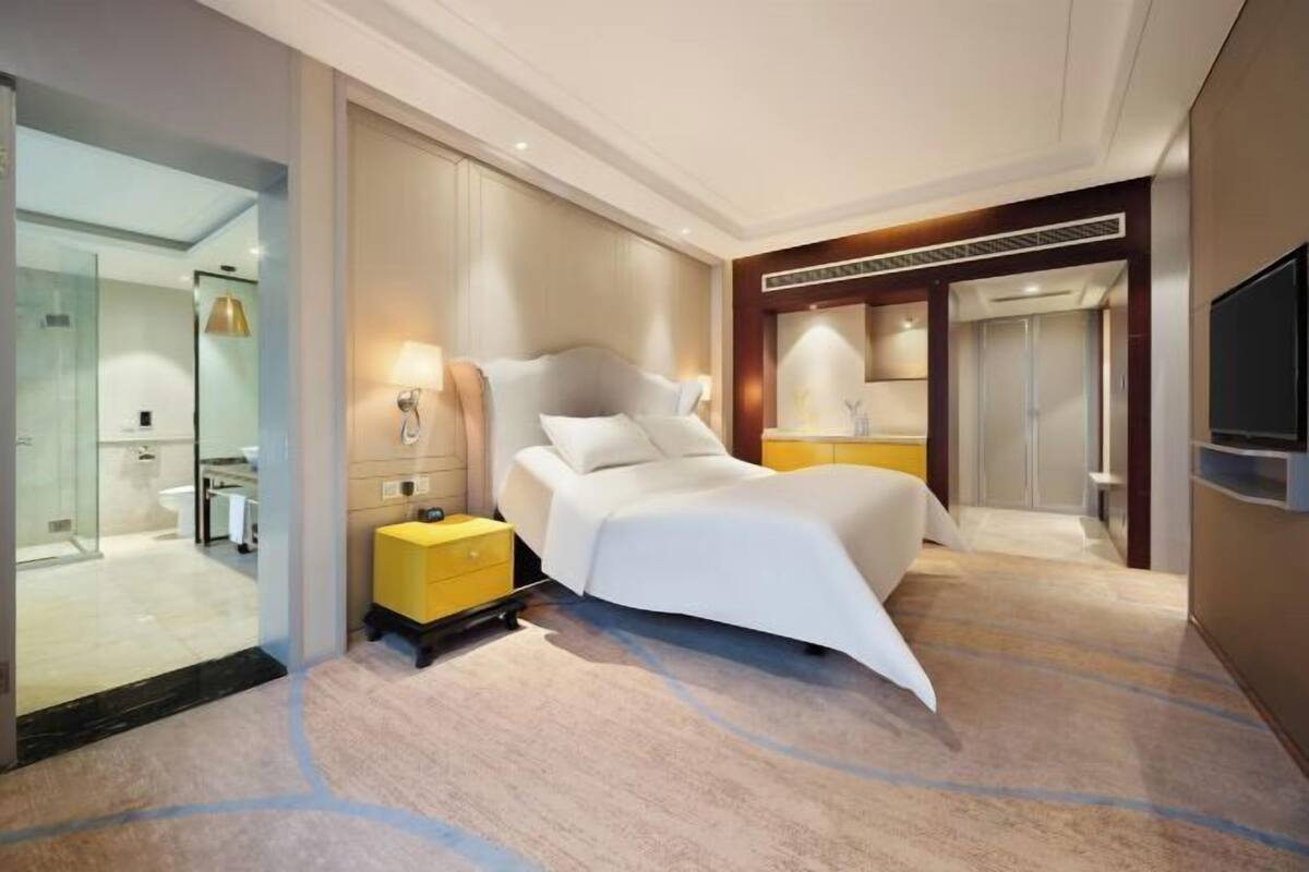 In-room safe, desk, iron/ironing board, free WiFi