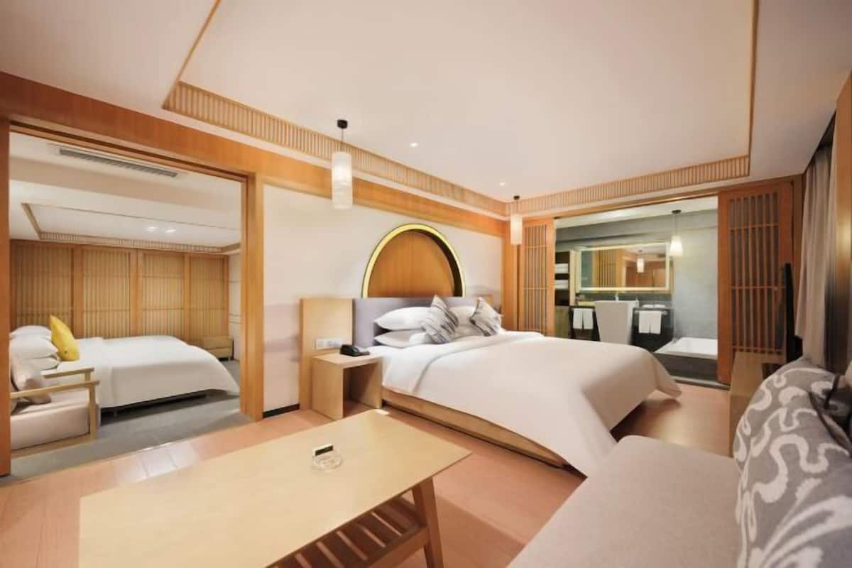 In-room safe, desk, iron/ironing board, free WiFi